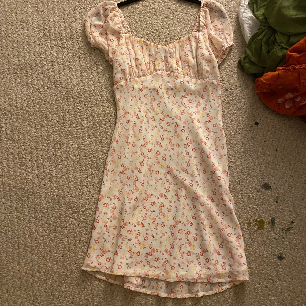 Floral white mini dress!